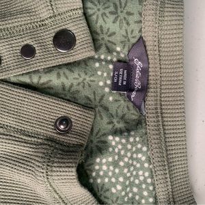 Eddie Bauer green Henley thermal fitted shirt with Asymmetrical hem line. Small